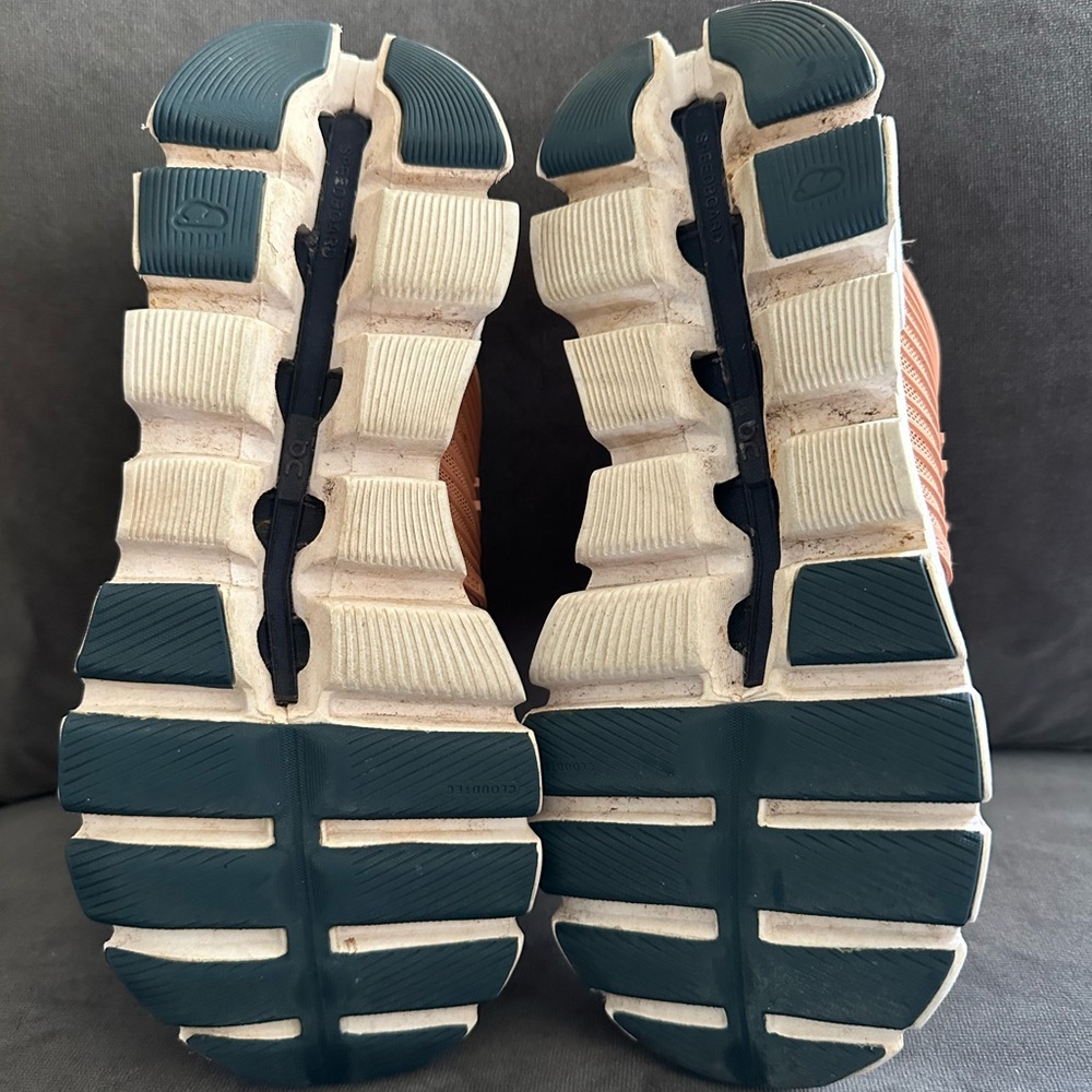 On-Running On Cloudswift Sneaker 7.5 - image 2